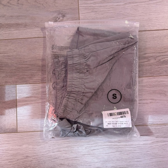 Gray Linen Shorts - Picture 5 of 6